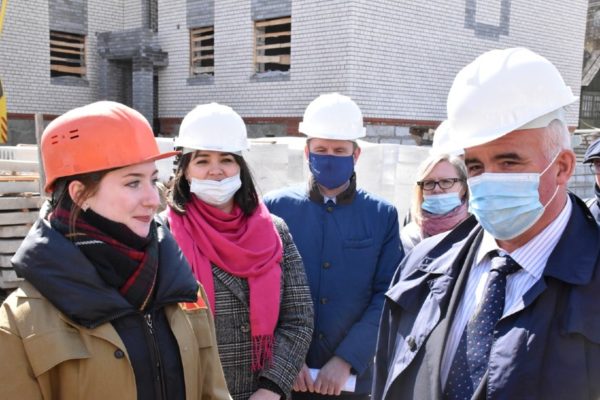 По инициативе губернатора Костромской области Сергея Ситникова этим летом для работы на главных стройках региона будут привлечены студенческие строительные отряды