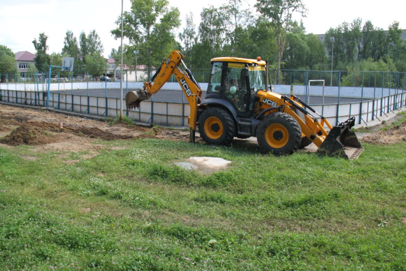 Наш курс — на развитие: В Мантурове приступили к реконструкции  спортивной площадки у лицея № 1