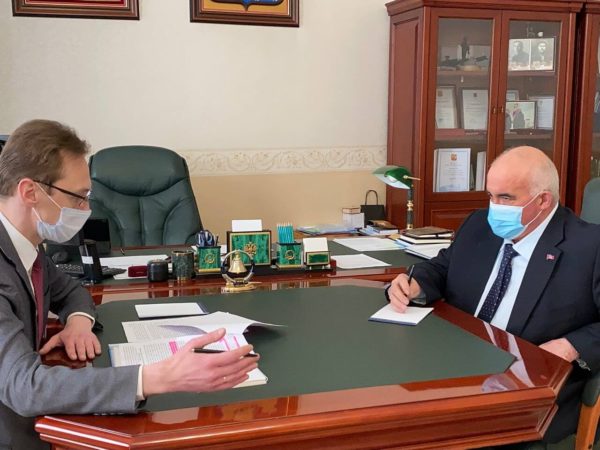 Сергей Ситников провёл рабочую встречу с директором департамента здравоохранения Николаем Гириным