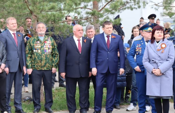 В Костроме открыли памятник бабушке Ане, защитившей Знамя Победы