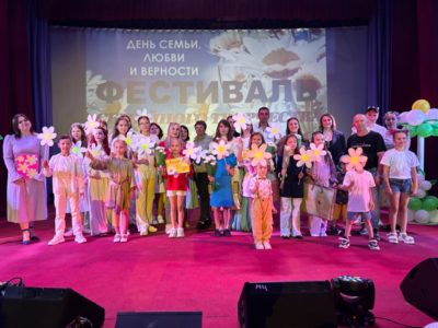 Поющие мантуровские семьи покорили сердца зрителей